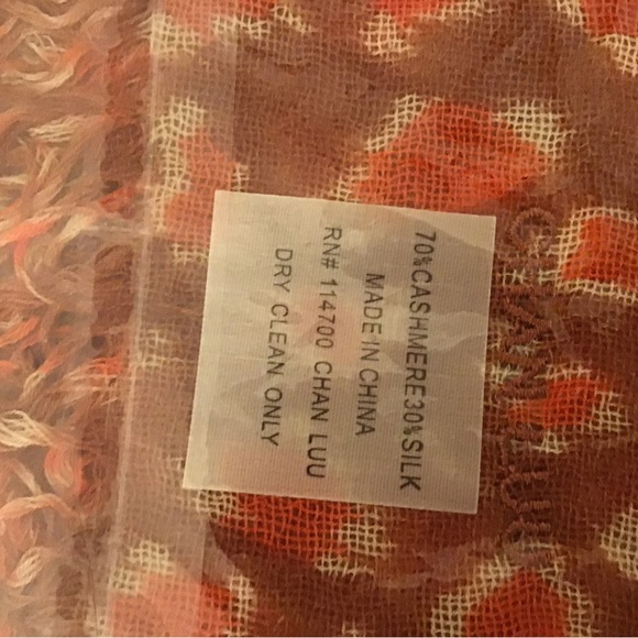 Chan Luu cashmere - silk shawl Rectangular 58” x 62” - Picture 7 of 11